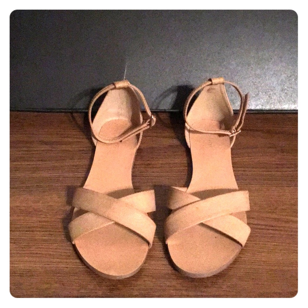 Flat sandals